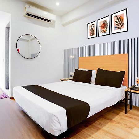 Townhouse Khar The Habitat Hotel Mumbai Bagian luar foto