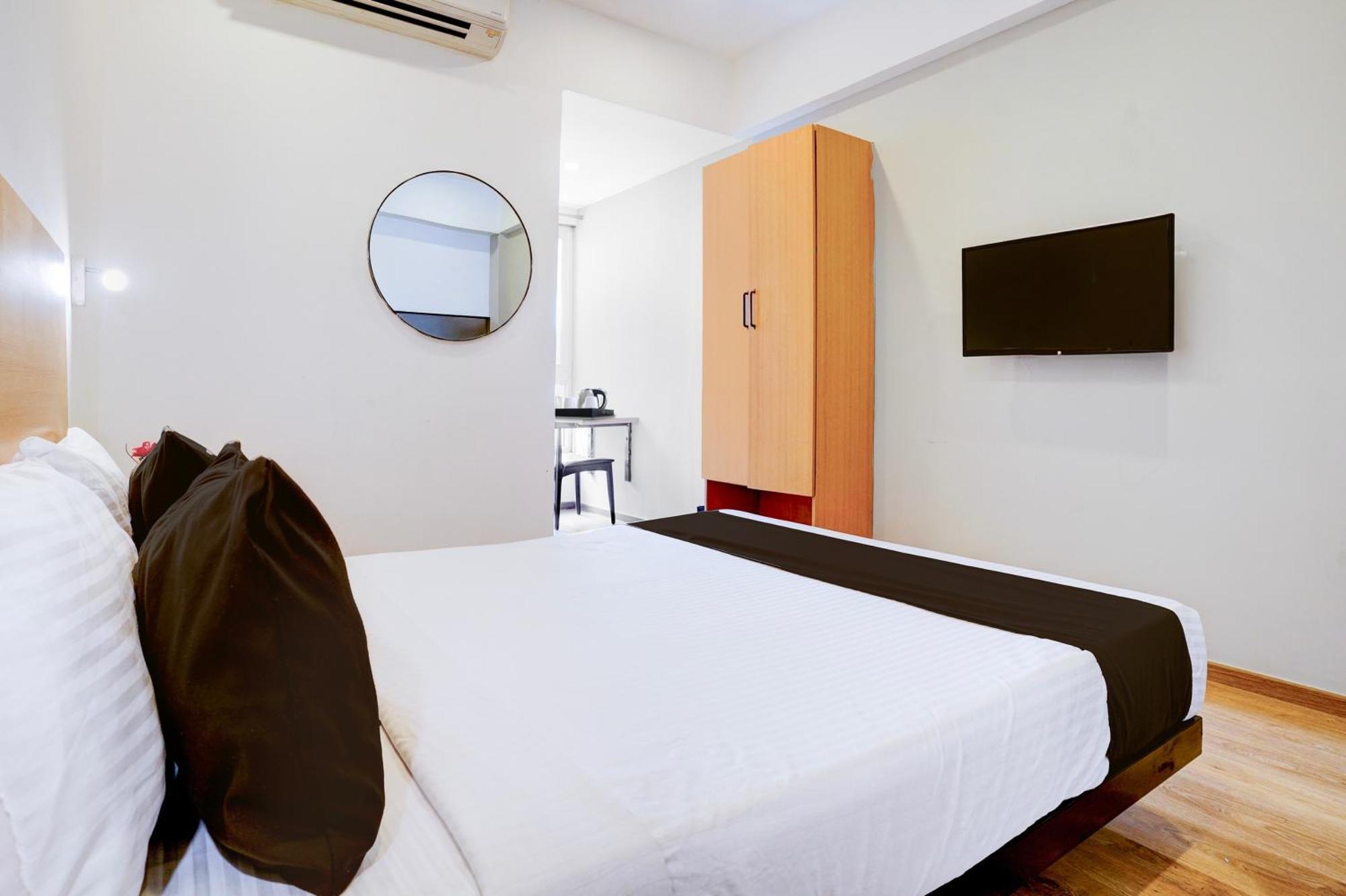 Townhouse Khar The Habitat Hotel Mumbai Bagian luar foto