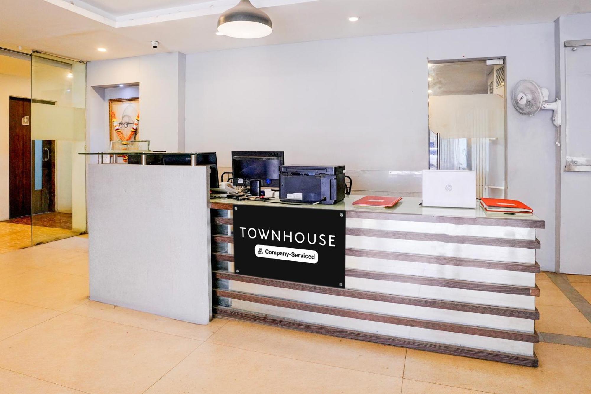 Townhouse Khar The Habitat Hotel Mumbai Bagian luar foto